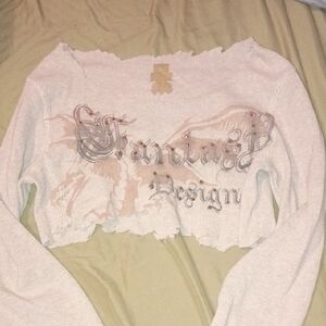 Cropped Graphic Long Sleeve Top in Pale Pink